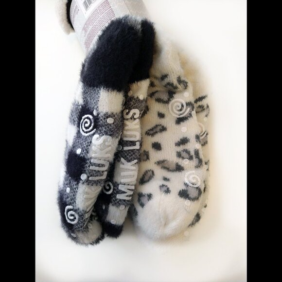 Muk Luks Women's Cozy Cabin Socks, 2 Pair, Fits Shoe Size 8-10 - Picture 7 of 7